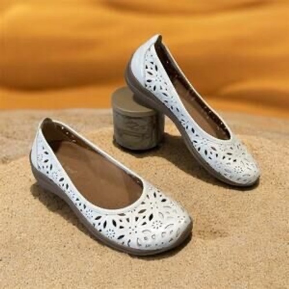 David Tate Leather Flats Floral Laser Cut Women Size 9 WW Cream PFS 22211